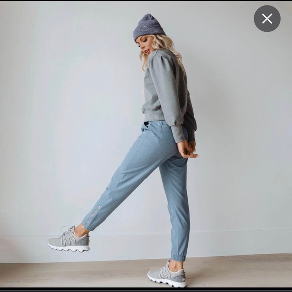 Albion ~ Light Blue Chambray Jetsetters - Picture 2 of 5